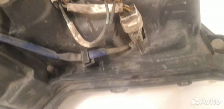 Фара Toyota Land Cruiser 200