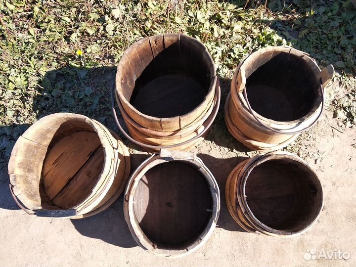 Старинные деревянные ведра