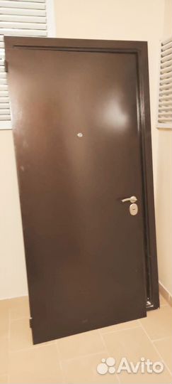 Продам входную дверь бу