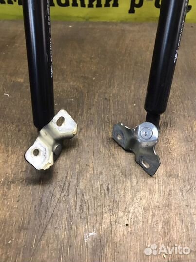 Рено Каптюр амортизаторы крышки багажника