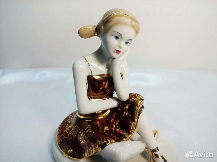 Фарфоровая статуэтка Балерина