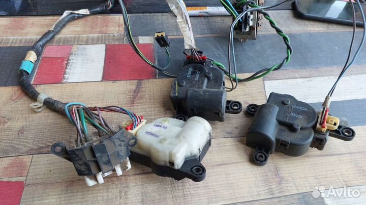 Моторчик заслонки печки Dodge Intrepid