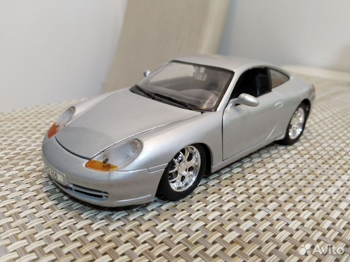 Модель Porsche 911 Carrera 1:24