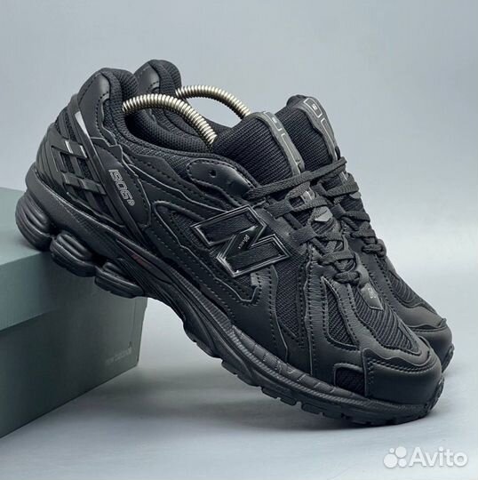 Черные New Balance 1906