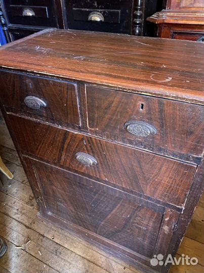 Старинный комод