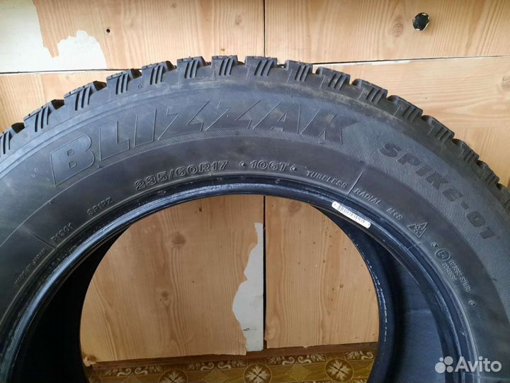 Bridgestone Blizzak Spike-01 235/60 R17 106T