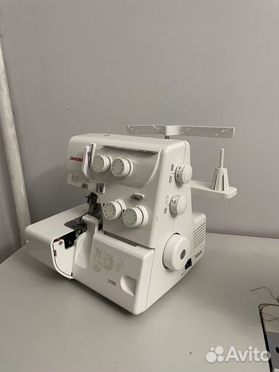 Оверлок Janome 210D