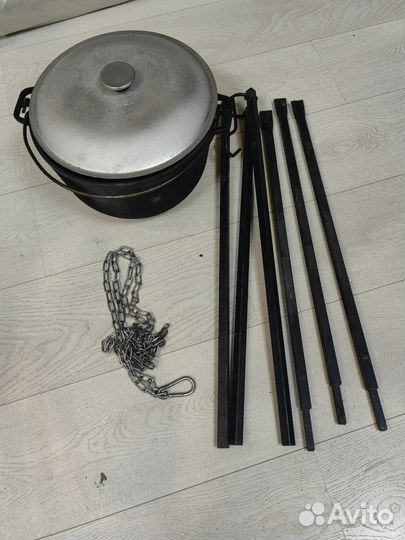 Казан чугунный с треногой