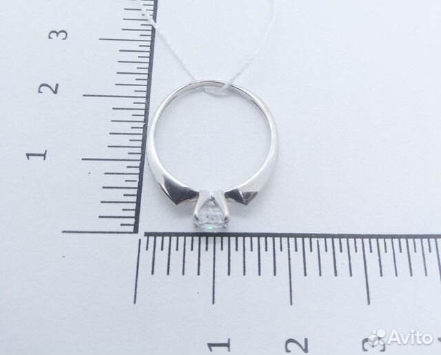 Золотое кольцо с фианитом 16р