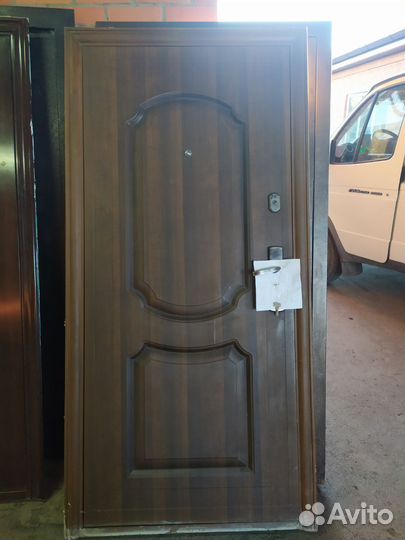 Металлическая дверь бу