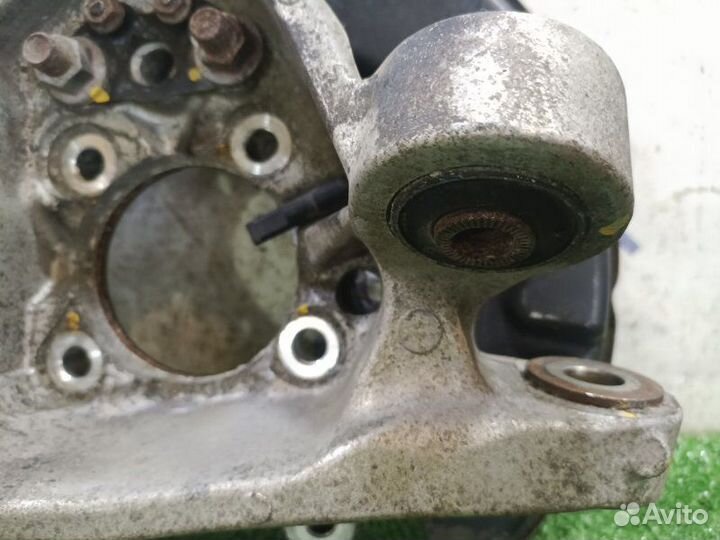 Поворотный кулак задний правый Toyota Mark X седан