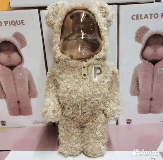 Игрушка bearbrick в одежде