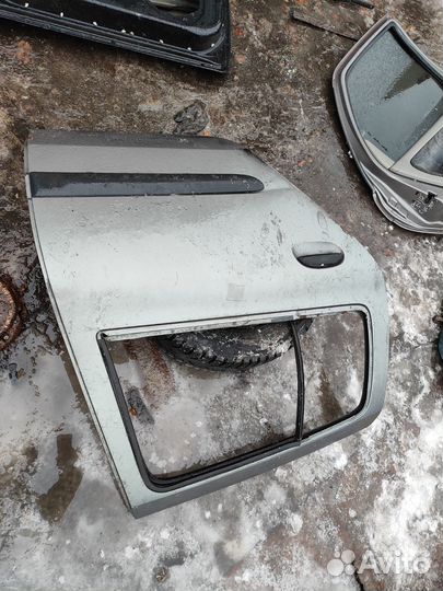 Задняя правая дверь Renault Clio 2