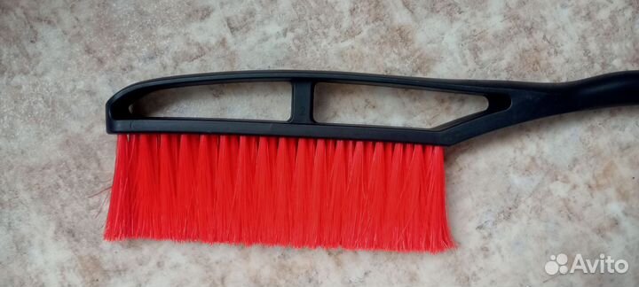 Щётка-скребок для уборки снега и наледи