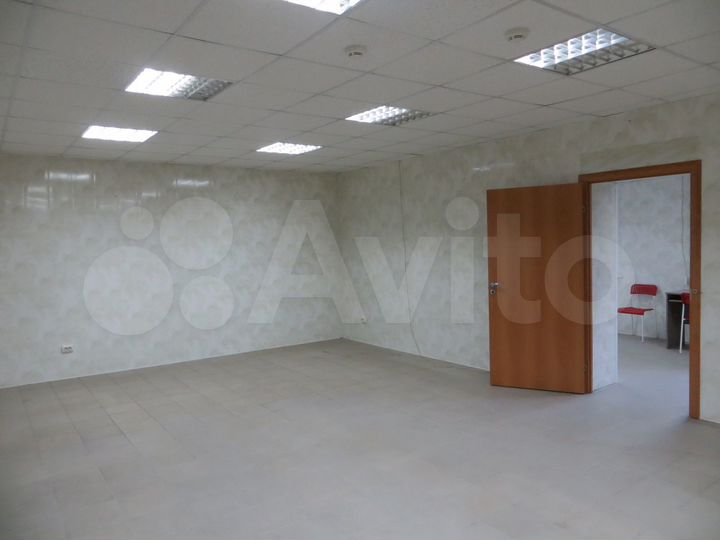Здание с земельным участком 1116,3 м²