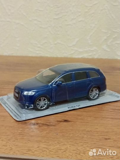 Audi Q7 модель металлическая, 1:43