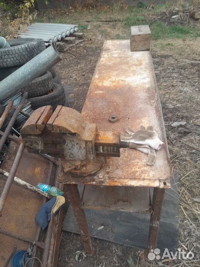 Стол с тисками,б/у,торг