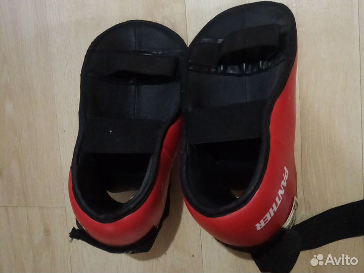 Боксерские перчатки, шлем и бутсы