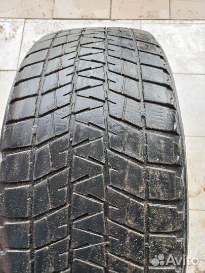 Bridgestone Blizzak Ice 225/55 R55 и 225/55 R17 19B