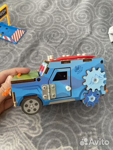 Игрушка бизиборд машинка