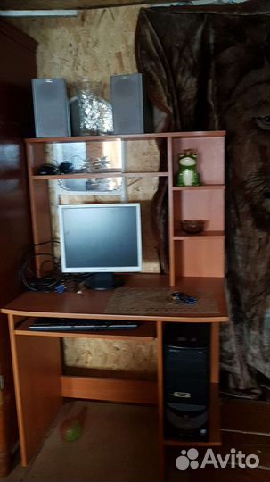 Компьютерный стол бу и.компьютор б.у