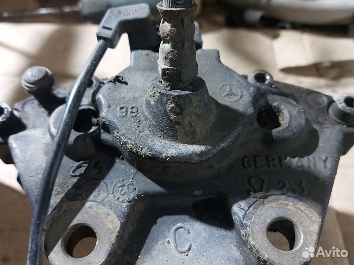Супорт задний тормозной Мерседес 215, 220