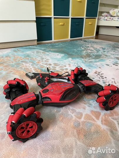 Радиоуправляемая машинка-перевертыш