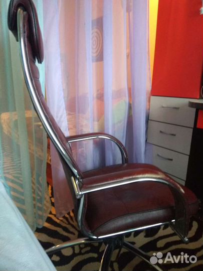 Компьютерное кожаное кресло