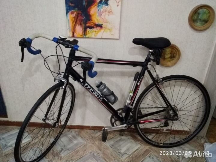 Шоссейный велосипед trek
