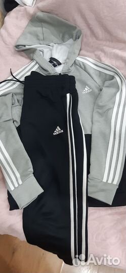 Продаю спорт.костюм Адидас.размер 42.10-12 лет
