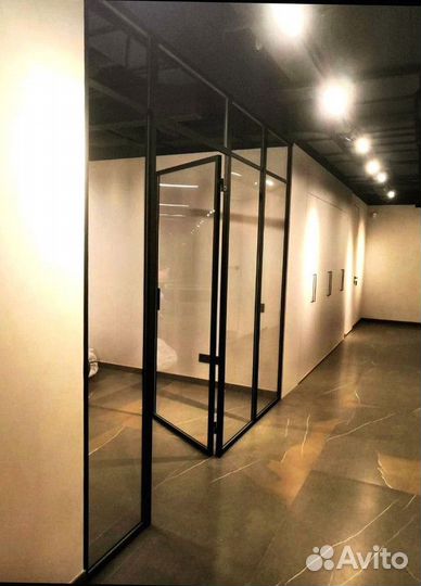 Стеклянная перегородка для зонирования