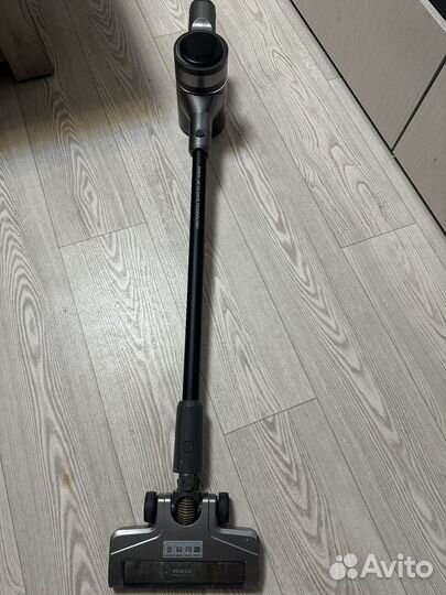 Пылесос вертикальный red