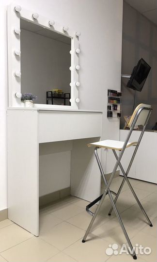 Стол для визажиста/бровиста