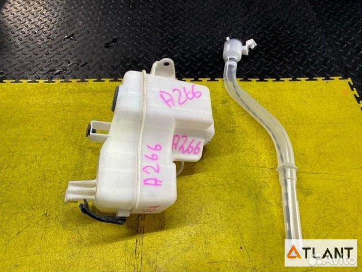 Бачок стеклоомывателя toyota voxy