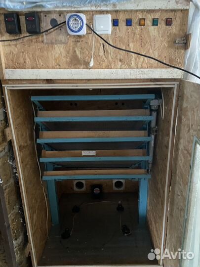 Инкубатор для яиц автоматический