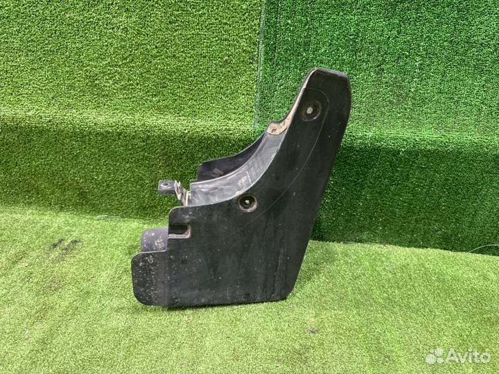 Брызговик задний левый Infiniti Qx56 2004