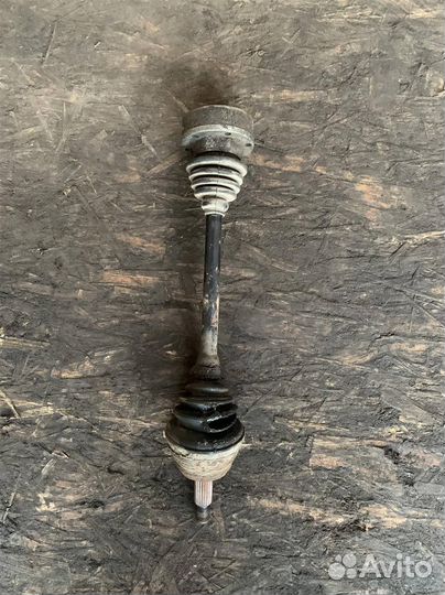 Полуось передняя левая VW Passat B4