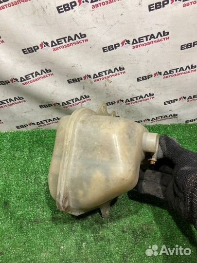 Бачок расширительный Audi 80 B3 седан 1.8 RU 1988