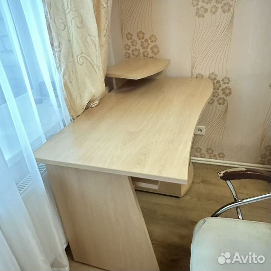 Продается компьютерный стол в хорошем состоянии