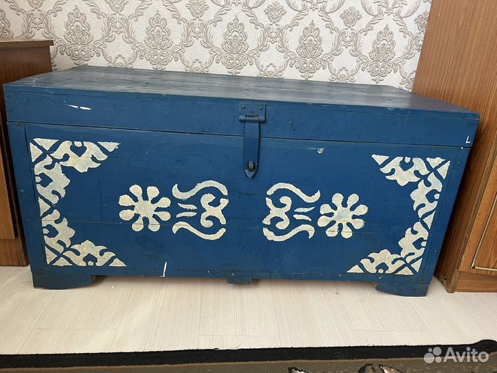 Сундук деревянный