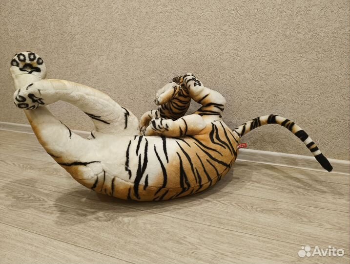 Тигр бенгальский игрушка