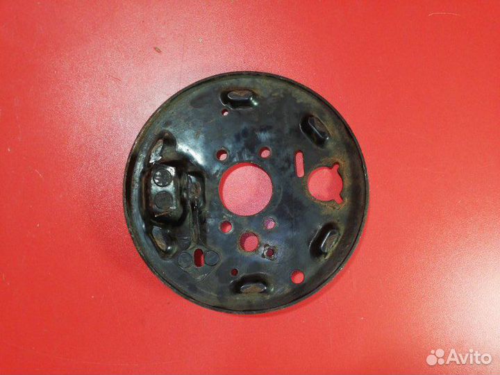 Тормозной щит задний правый Nissan Bluebird Sylphy