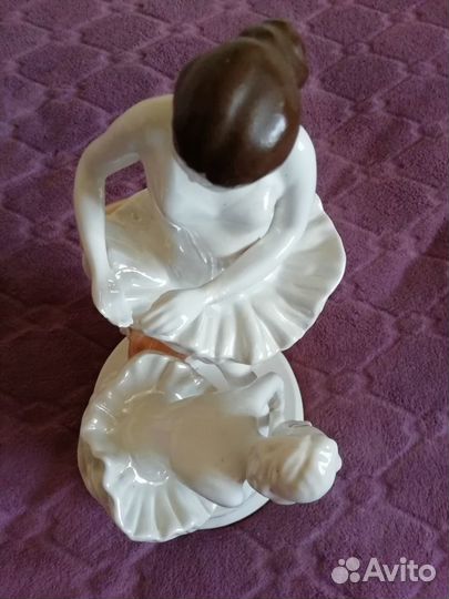 Фарфоровая статуэтка 