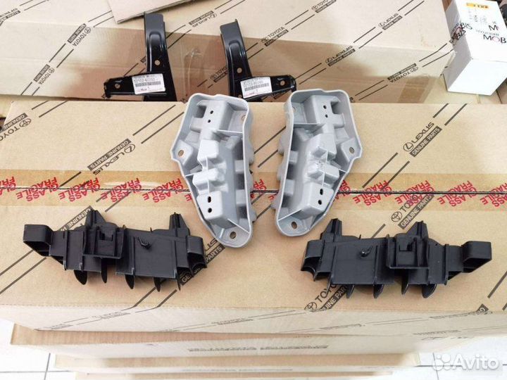 Кронштейн фары Toyota Land Cruiser 200