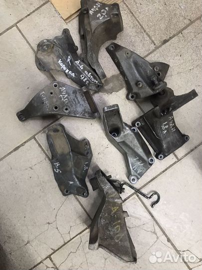 Кронштейн L R VW Пассат В-5 / В-5+