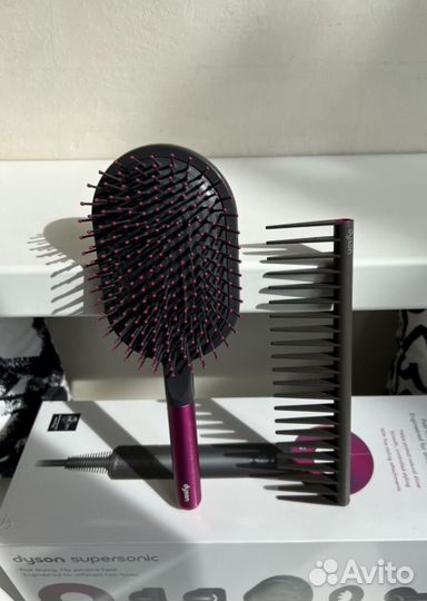 Фен dyson + набор расчесок Dyson