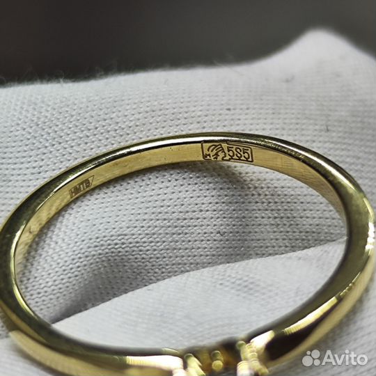 Золотое кольцо с бриллиантом 0.12ct