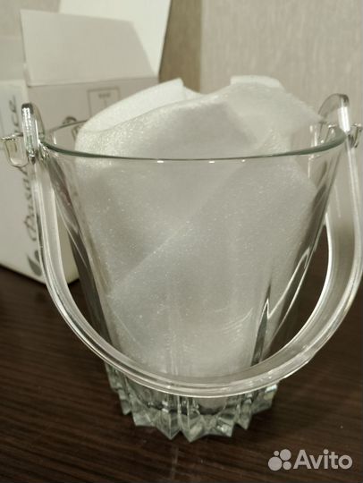 Стеклянное ведро для льда