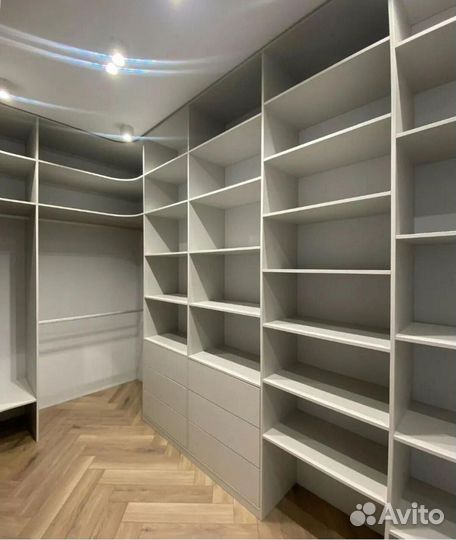 Гардеробная с зеркалом