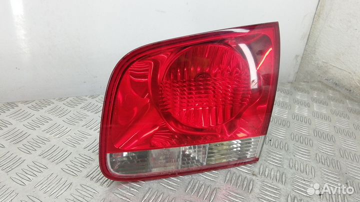 Фонарь крышки багажника правый Volkswagen Touareg